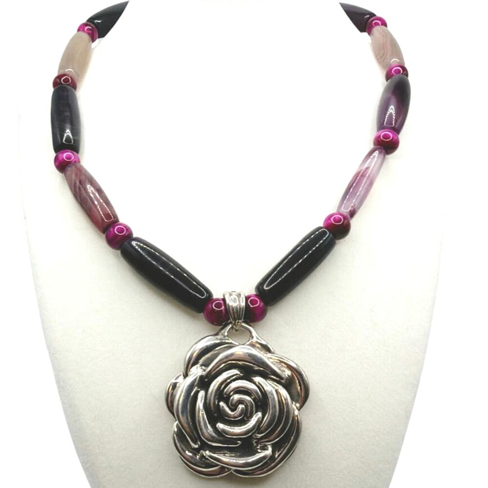 Agate Stones and Sterling Silver Rose And Closure Necklace 18”